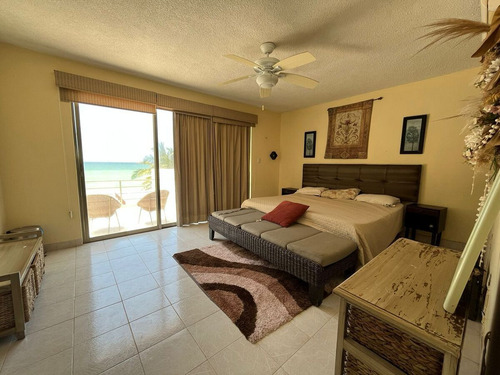 Casa Frente Al Mar En Venta En Merida F-215, 4 Rec. En Chicxulub $12,000,000