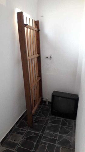 Chalet De 3 Ambientes Con Gas Natural - 73 N° 342-