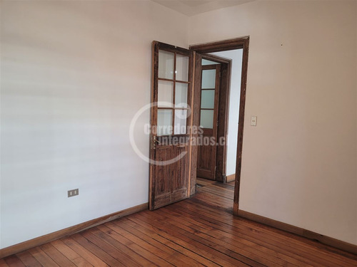 Casa En Venta De 6 Dorm. En Providencia