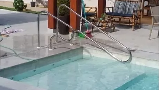 Terceira imagem para pesquisa de corrimão para piscina