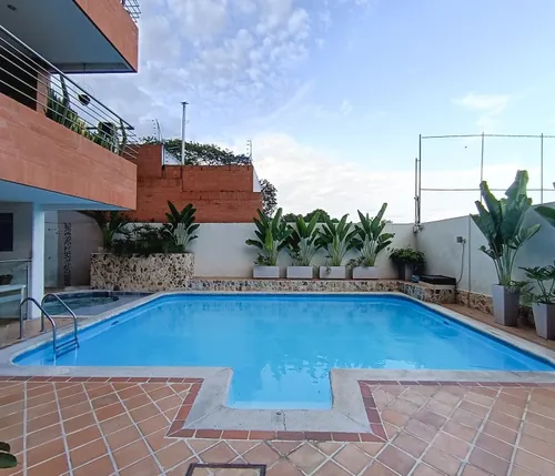 Se Alquila Hermoso Apartamento Duplex En Menga, Quinto Piso Con Ascensor