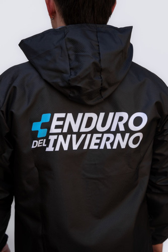 Imagen 4 de 5 de Campera Rompeviento Oficial Enduro Del Invierno - Hombre