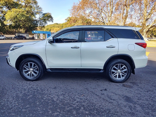 Imagen 3 de 25 de Toyota Hilux Sw4 2016 Srx 4x4 At 7 Asientos Abasto Motors