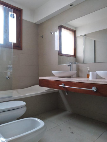 Imagen 15 de 19 de Oficina- Gran Oficina En Sarandi Proximo A La Plaza Matriz 150 M² Más Terraza Con Parrillero De 50m²
