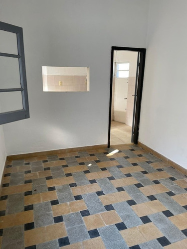 Imagen 6 de 12 de Linda Casita En Planta Alta De 2 Dormitorios Cocina Baño Etc