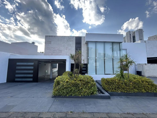 ¡vive Con Estilo En Interlomas! Renta Increíble Casa