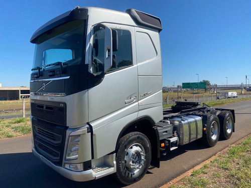 Imagem 2 de 15 de Volvo Fh 540 I-shift 6x4 2016 Único Dono