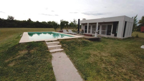 Imagen 2 de 14 de Casa De Campo Con Piscina Pegada A La Ciudad.