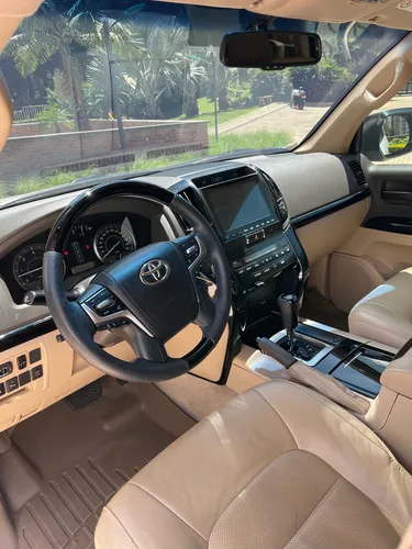 Toyota Land Cruiser 4.5 Imperial Lc200 Diésel