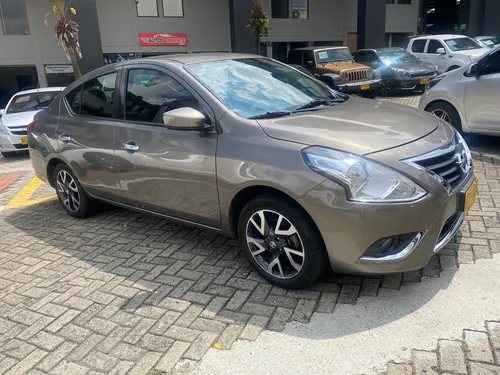 Nissan Versa 1.6 Advance mecanico