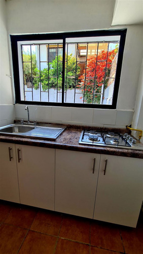 Casa En Venta De 4 Dorm. En Ñuñoa
