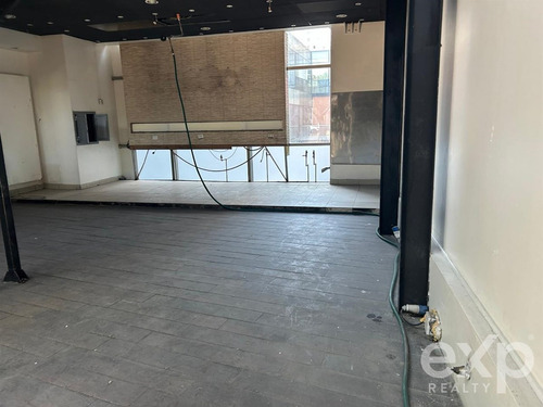 Local Comercial En Arriendo En Las Condes En Primer Piso