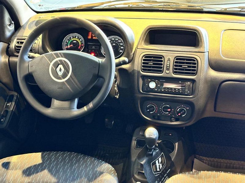 Renault Clio Expression 1.0 16v Hi-flex 4p