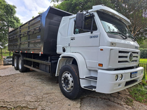 23-220 6x2 3-eixos Caçamba
