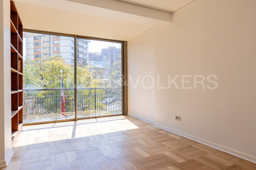 Departamento Remodelado En Calle Vitacura