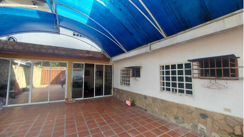 Casa De 380m2 Cerca De Av Universidad En El Limon En Maracay