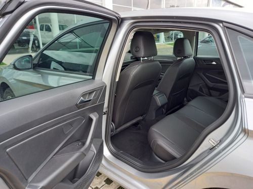 Volkswagen Jetta A7 Highline 1.4t At