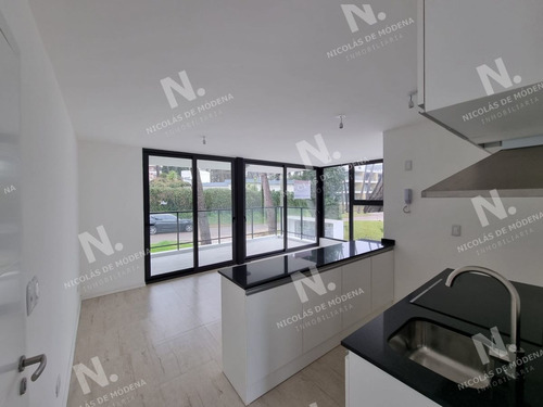 Imagen 2 de 17 de Vende Apartamento De 2 Dormitorios En Playa Mansa, Punta Del Este. Con Parrillero - Punta Del Este Mansa
