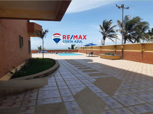 Imagen 2 de 12 de Se Vende Amplio Apartamento, Con Vista Al Mar, Planta Electrica Total, En Tucacas, Edificio Marian Suites