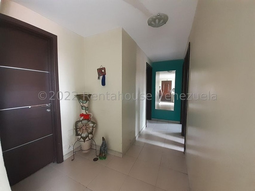 Apartamento En Venta En San Jacinto Maracay Aragua 23-878 Irrr