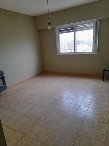 Departamento En Venta - 2 Dormitorios 1 Baño - 53 Mts2 - Crucesita