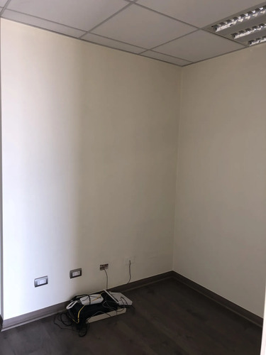 Venta Oficina Oriente 1 Privado 1 Baño Aire Acondicionado