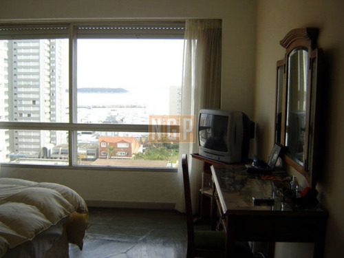 Imagen 14 de 27 de Apartamento En Peninsula, 3 Dormitorios *