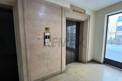 Oficina Comercial En El Corazón De Santiago
