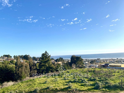 Pichilemu, Casa Con Maravillosa Vista En Sector Re...