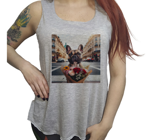 Musculosa Dama Bulldog Frances Con Flores En La Calle