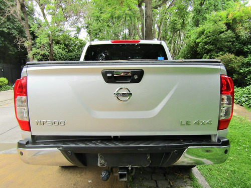 Nissan Np300 D Cab 4x4 2.3 Aut 2017