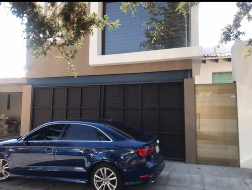Imagen 1 de 26 de Casa En Venta En Privada Sobre Calle En Metepec