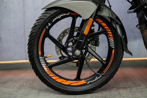 Bajaj Pulsar 180 Fi 2022