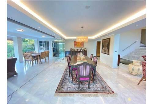 Vendo Casa 1100m2, 5h/7b/8p Cerro Verde 5433