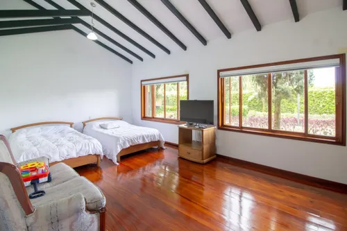 Casa En Arriendo/venta En Las Mercedes. Cod A4615