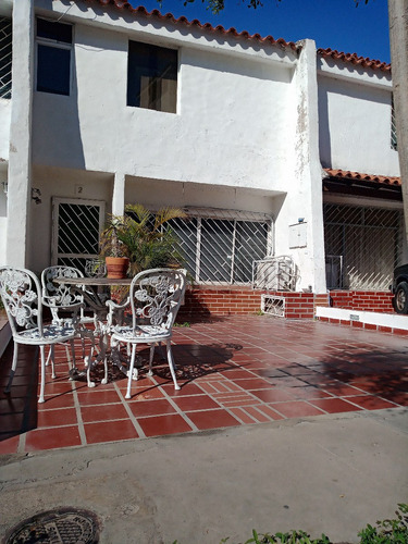 Imagen 1 de 11 de Town House Conj Privado Los Corales, Calle Charaima, Polamar