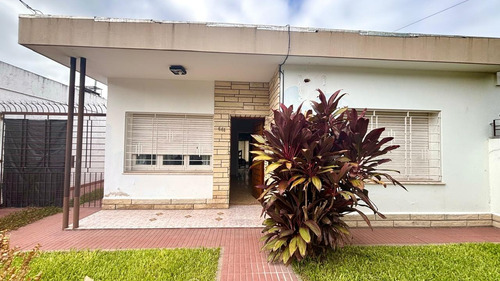 Venta Casa 3 Amb Parque 400 M2 Ezpeleta Este-impecable