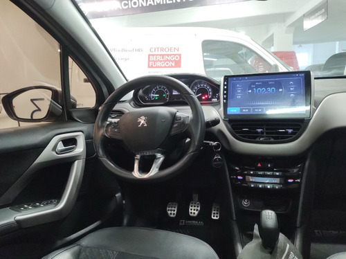 Imagen 19 de 23 de Peugeot 208 Feline 1.6