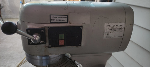 Batidora Biggi 20l Equipamiento Industrial - Voltaje 220v (Usado)