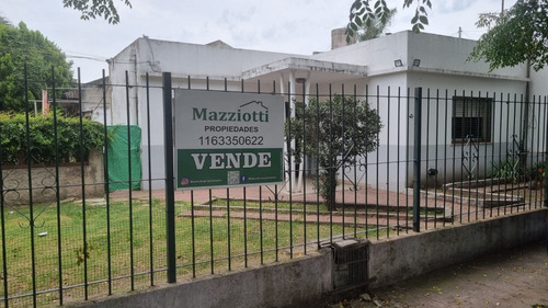 Excelente Casa Americana Con Amplio Terreno