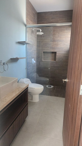 Casas En Venta En Hacienda Carlota, 4ta Recamara En Pb, Jardín, Lujo !