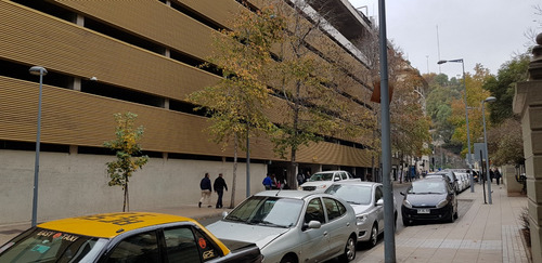 Se Arrienda Estacionamiento En Moneda 645, Santiago. 