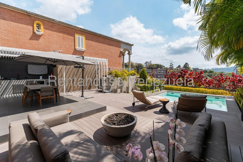 Espectacular Casa En Venta Ubicada En Alto Hatillo 25-18002