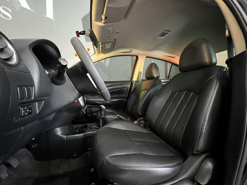 Nissan Versa 1.6 16V Unique (Flex)