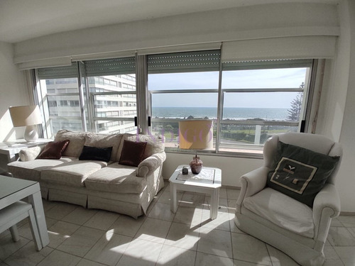 Imagen 3 de 10 de Apartamento De 3 Dormitorios, Con Excelente Vista A La Playa Mansa, Full Amenities. - Punta Del Este Mansa