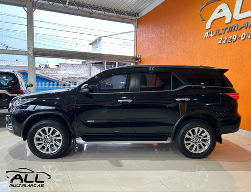 Toyota Hilux SW4 2.8 D-4D TURBO DIESEL SRX 7L 4X4 AUTOMÁTICO