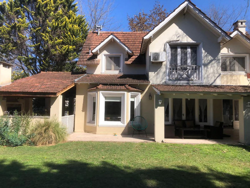 Casa En Venta Excelente Ubicación Y Orientación . Barrio Con Infraestructura.  Muy Buen Acceso