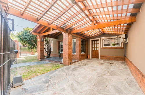 Imagen 4 de 30 de Casa 4 Ambientes, Con Quincho Y Piscina . Ciudad Evita. Posible Financiación Parcial.