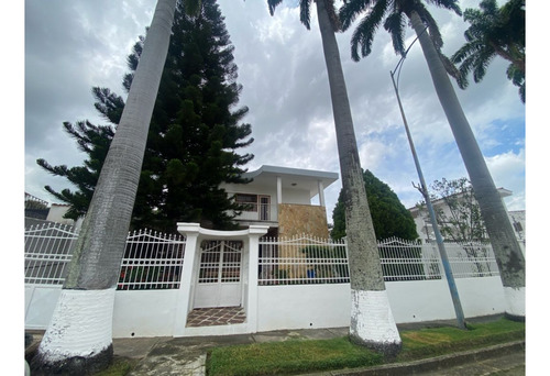 Casa En Venta Trigal Centro De 2 Niveles Calle Cerrada Cb-8062501