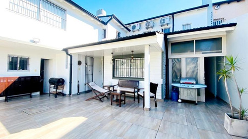 Imagen 2 de 14 de Casa En Venta En Castelar Norte